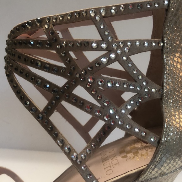 Vince Camuto Metallic Gold Open Toe Rhinestone Back Zip Heels size 8.5M - Picture 7 of 16